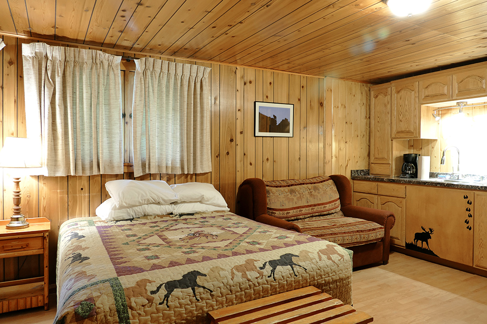 Log Cabins in Cody WY Yellowstone Cabin Rentals Shoshone Lodge
